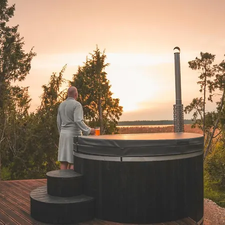 Puulaiu Korts Majutus * Nasva (Hiiu)