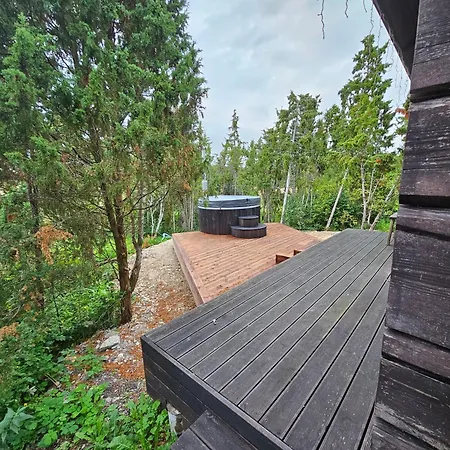 Puulaiu Korts Majutus *